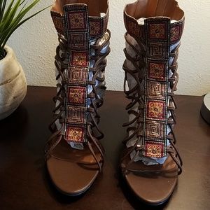 EGYPTIAN PRINT HEELS